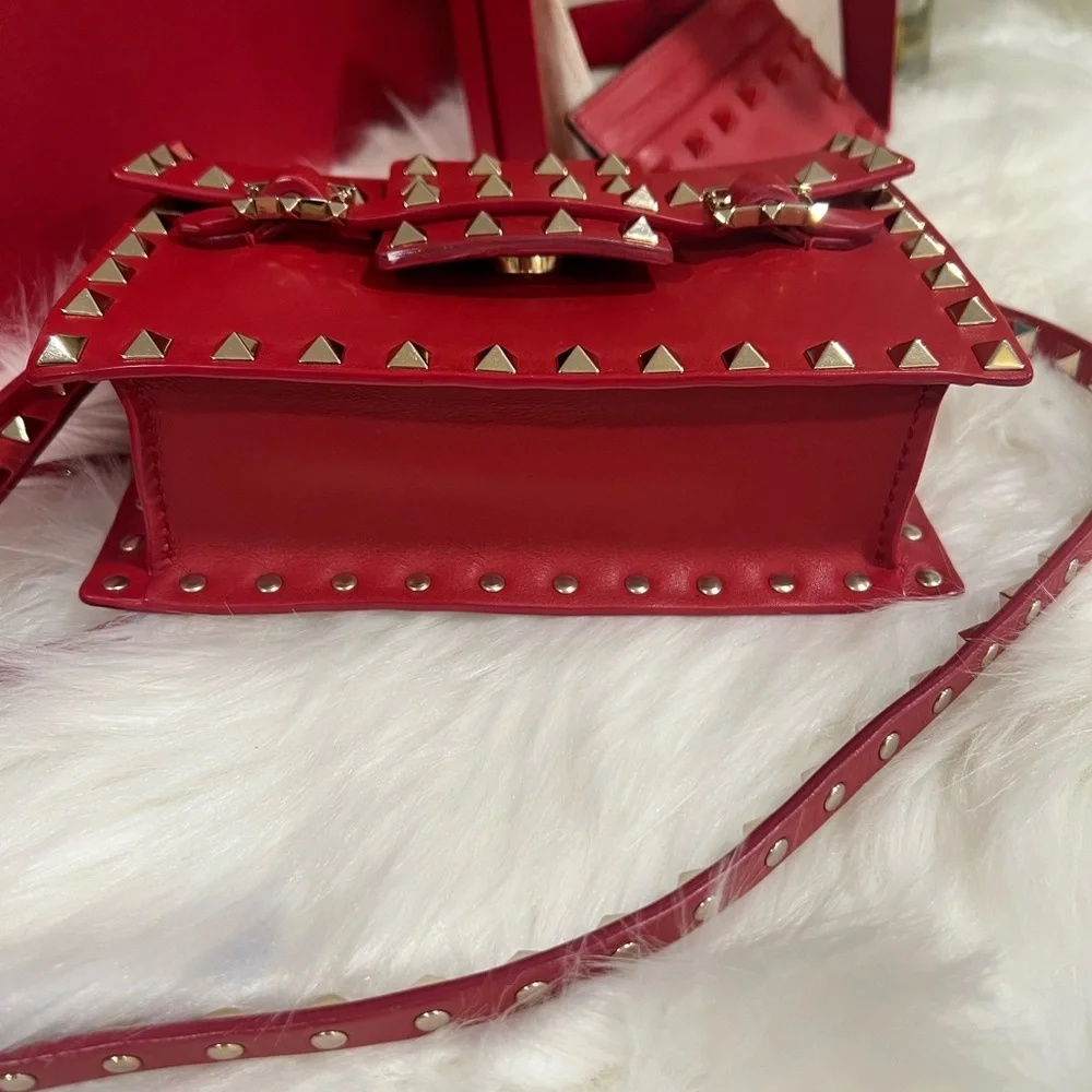 💯 Authentic Valentino Top Handle Rockstud HandBag - Picture 5 of 8
